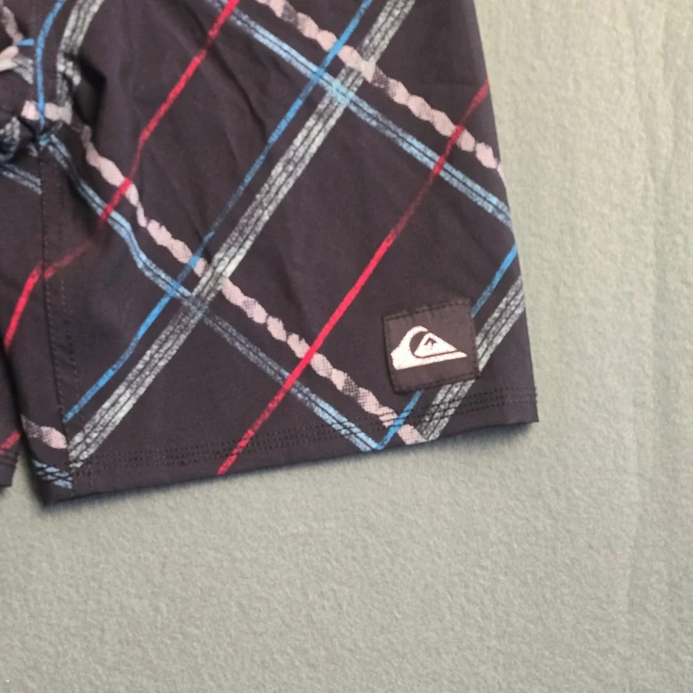 Quiksilver Boys Plaid Board Shorts Black Blue Red Swim Trunks‎ Size 6 2540565059